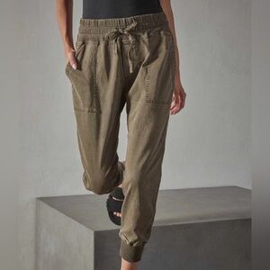 James Perse Mixed Media Army Green Joggers large 3 pristine EUC